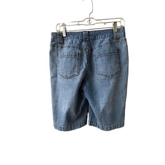 St. John's Bay Womens Denim Shorts Stretch Mid Length Blue Wash Size 4 - Picture 2 of 4